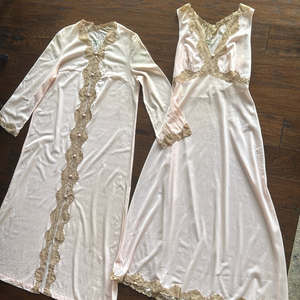 Emilio Pucci, nightgown and robe set size medium, pale, pink vintage